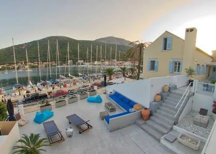 Palm Mansion Villa *